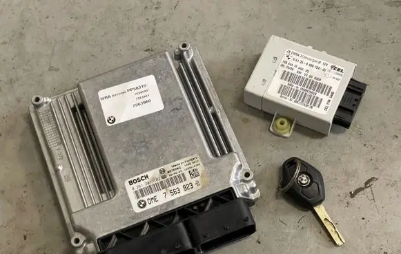 BMW 3 E46 Engine ECU kit and lock set 7563923 7563960 0261201102