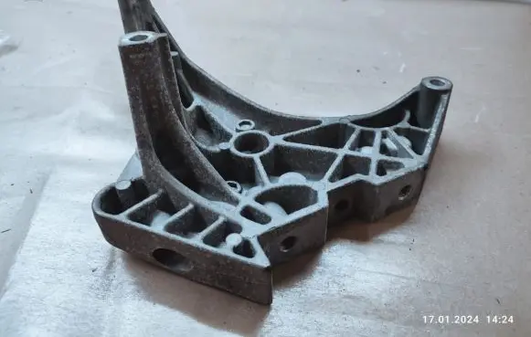 Volkswagen Tiguan Engine mounting bracket 03L199207