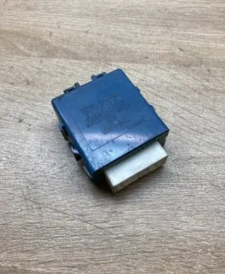 Toyota Yaris Door control unit/module 859800D050
