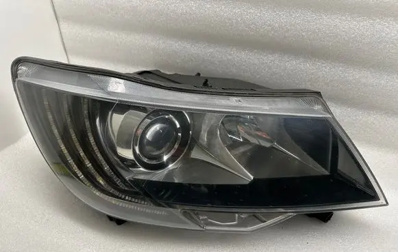 Skoda Superb B6 (3T) Headlight/headlamp 3T1941016H 1ZS01131409