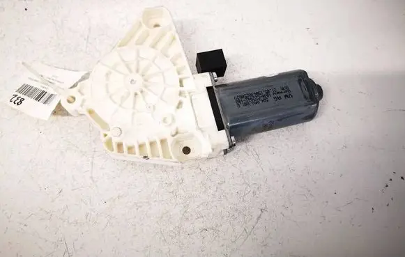 Volkswagen Golf VII Front door window regulator motor 5Q4959801B 1036C22942100