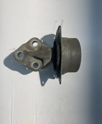 Opel Insignia A Engine mount bracket 13227735