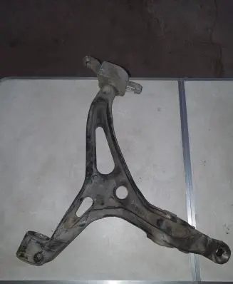 Mercedes-Benz R W251 Front lower control arm/wishbone 060009106