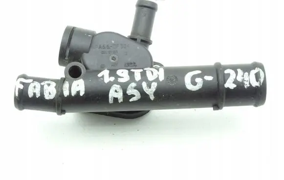 Skoda Fabia Mk1 (6Y) Engine coolant pipe/hose 038121133