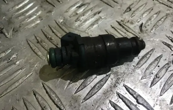 Volvo S70 V70 V70 XC Fuel injector 3547794