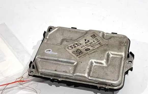 Volkswagen Touran III Voltage converter/converter module 8V0907399B