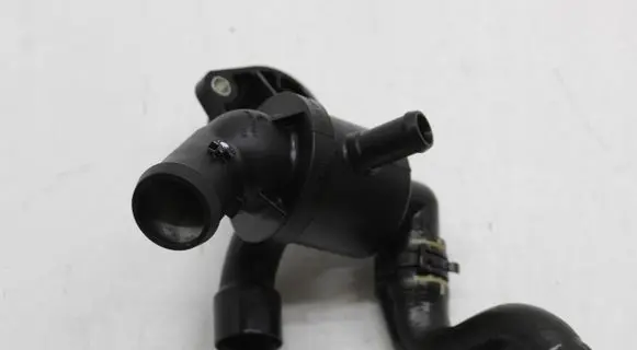 Volkswagen PASSAT B7 Thermostat/thermostat housing 03L121157Q