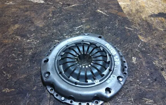 Opel Astra H Pressure plate 