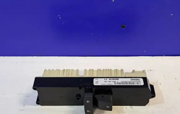 Chevrolet Tahoe Electric window control switch F00HJ00204 15093445