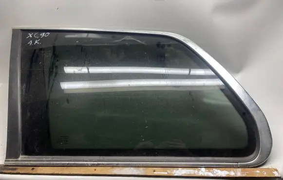 Volvo XC90 Rear side window E000199
