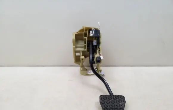 BMW 5 E60 E61 Brake pedal 6769221