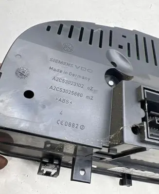 Volkswagen Touran I Speedometer (instrument cluster) 1T0920862E V0011000 VWZ7Z0F4112012