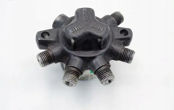 Dacia Logan II Fuel distributor 8200584034