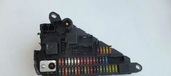 BMW 5 E60 E61 Fuse module 6906618 690661805 518956040