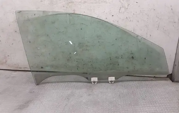 Honda Accord Front door window glass four-door