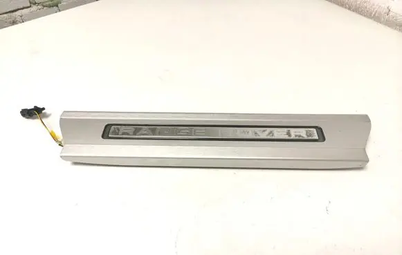 Front sill trim cover