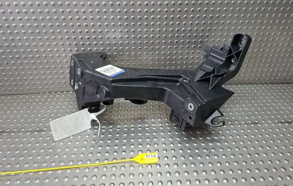 Jeep Grand Cherokee Headlight/headlamp mounting bracket S27730633 68223399AA