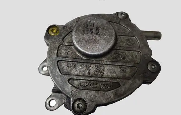 Mercedes-Benz E W211 Vacuum pump A6422300165