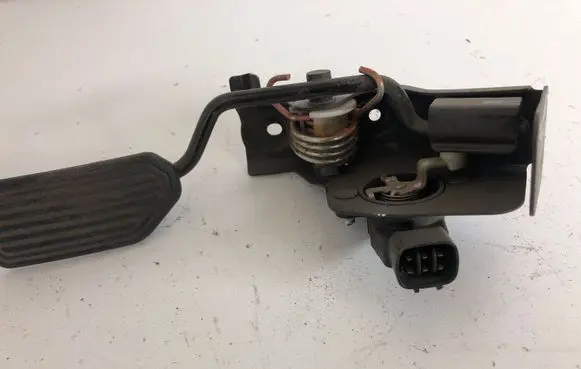Toyota Avensis T250 Accelerator throttle pedal