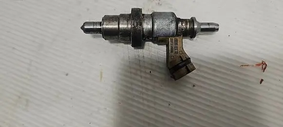 Toyota Avensis T250 Fuel injector 2371026010