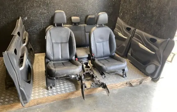 Nissan Navara D40 Seat set 