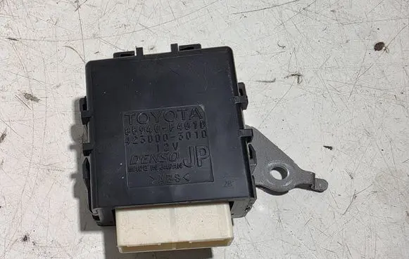 Toyota C-HR I Window wiper relay 85940F4010 4230003010