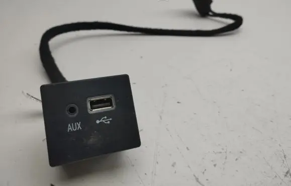 Maserati Ghibli USB socket connector 670009770