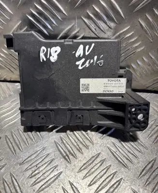 Toyota Avensis T270 Air conditioning/heating control unit 8865005310