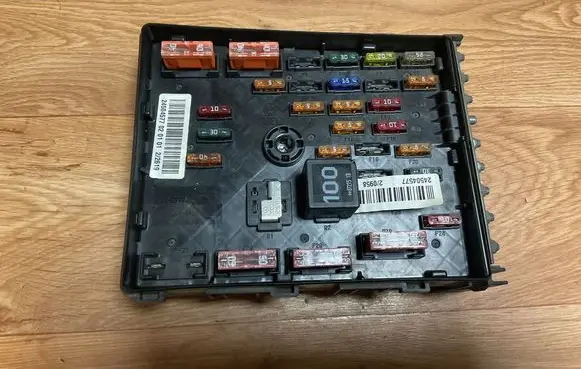 Volkswagen PASSAT B6 Fuse module 3C0937125 63592777