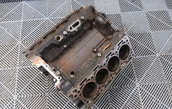 Audi Q7 4M Engine block 057103023T 057100032J DMVA