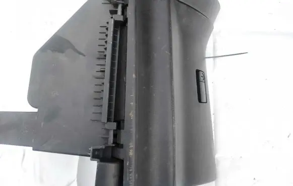 Nissan X-Trail T31 Glove box