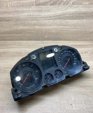 Volkswagen PASSAT B6 Speedometer (instrument cluster) 3C0920871E A2C53242429