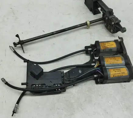 Mercedes-Benz 380 560SEC C126 Seat adjustment motor 0028205242 0028205042 0028205142