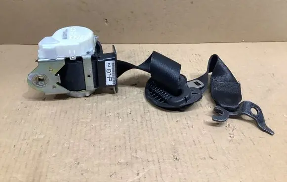 BMW 3 E90 E91 Front seatbelt 33059849