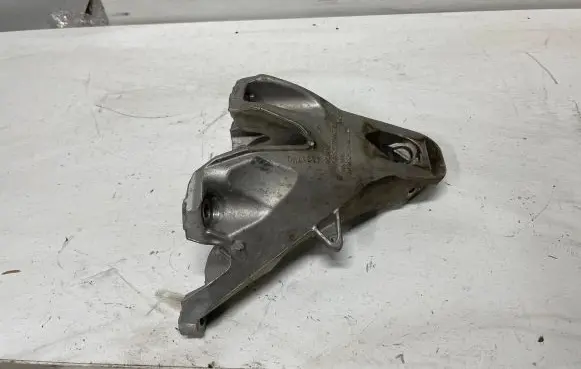 BMW X5 F15 Engine mounting bracket 6876280