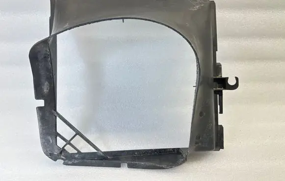 Volkswagen Touareg I Intercooler air guide/duct channel 7L0117340