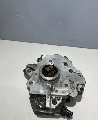 Volvo S80 Fuel injection high pressure pump 8689591 050530 0445010043