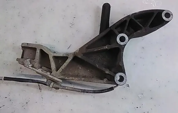 Opel Meriva B Gearbox mounting bracket 13125634