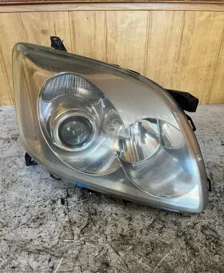 Toyota Avensis T250 Headlight/headlamp