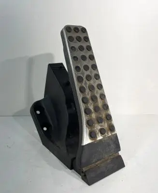 Mercedes-Benz GLC X253 C253 Accelerator throttle pedal A2533000104