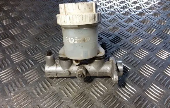 Mitsubishi Pajero Master brake cylinder