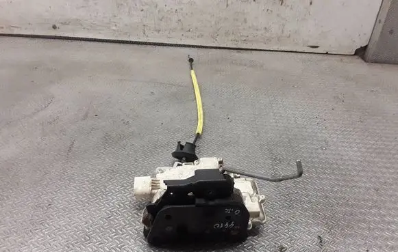 Audi A6 S6 C6 4F Rear door lock 4F0839015