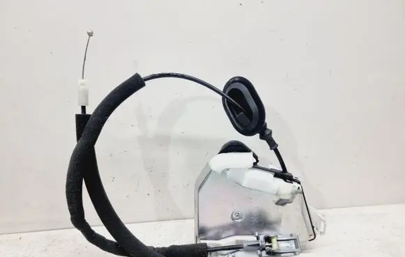 Renault Arkana Rear door lock 825003544R