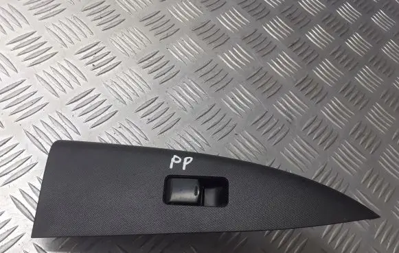 Nissan Note (E11) Electric window control switch 80960