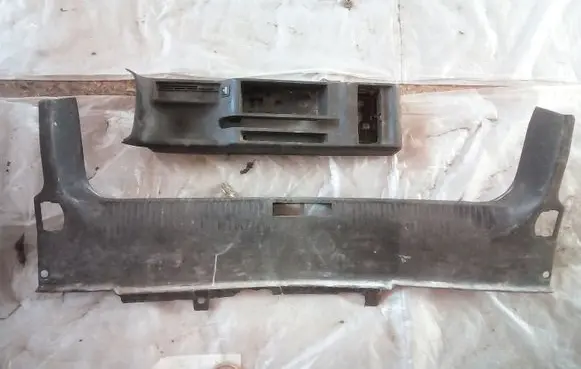 Trunk/boot sill cover protection
