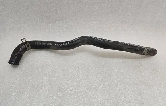 Engine coolant pipe/hose