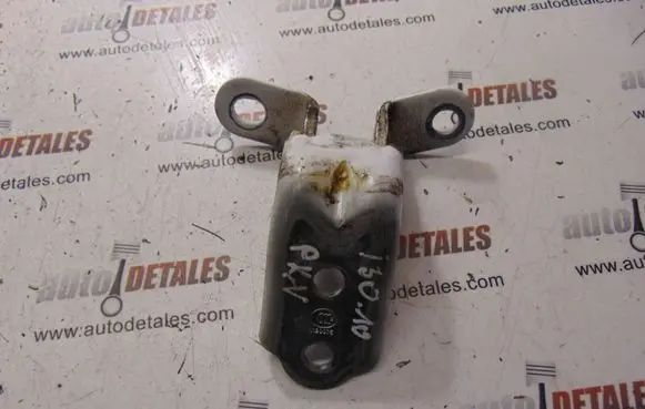 Hyundai i30 Front door upper hinge