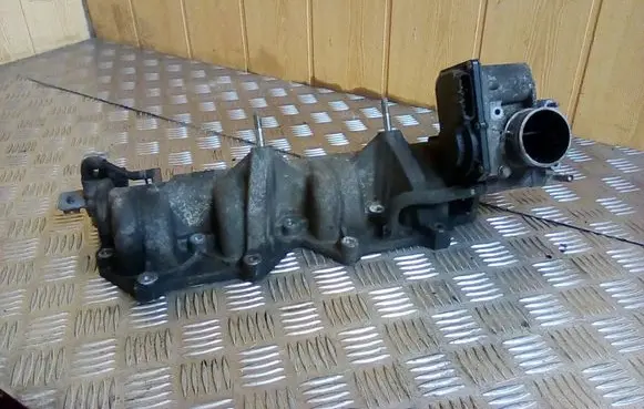 Mazda 5 Intake manifold GF7J136BOB