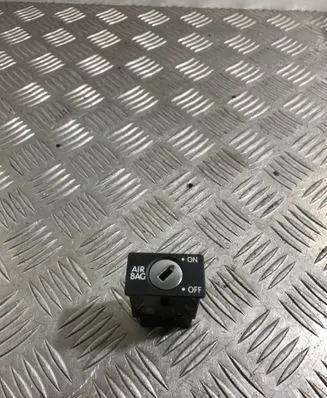 Volkswagen Golf V Passenger airbag on/off switch 1K0919237A