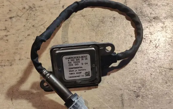 Mercedes-Benz C W204 Lambda probe sensor A0009053506